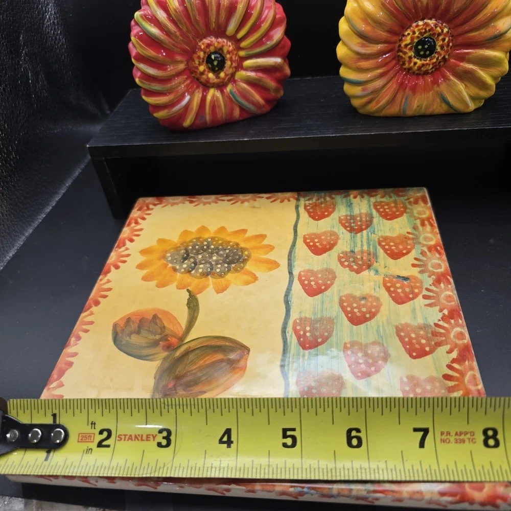 Clay Art Sunflower Salt And Pepper  Shakers And Trivet‎